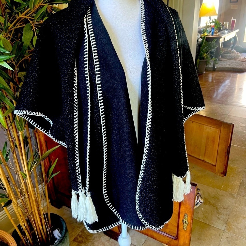 Black and White Tassel Trim Poncho Sweater one size NWOT. Perfect condition - Picture 3 of 14